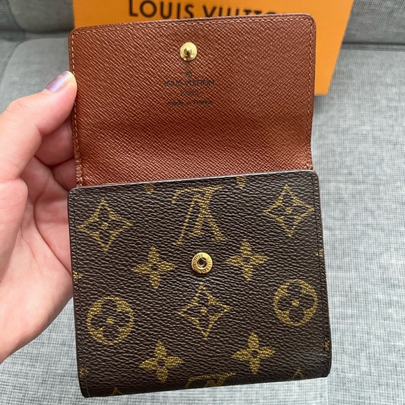 ✨ Louis Vuitton Monogram Compact Wallet BOX NOT INCLUDED - Picture 4 of 16